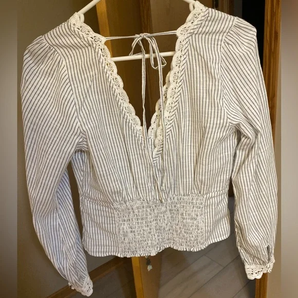 NWT A&F Abercrombie and Fitch Lace Pinstripe Button V-Neck Smocked Blouse Top - Picture 4 of 6